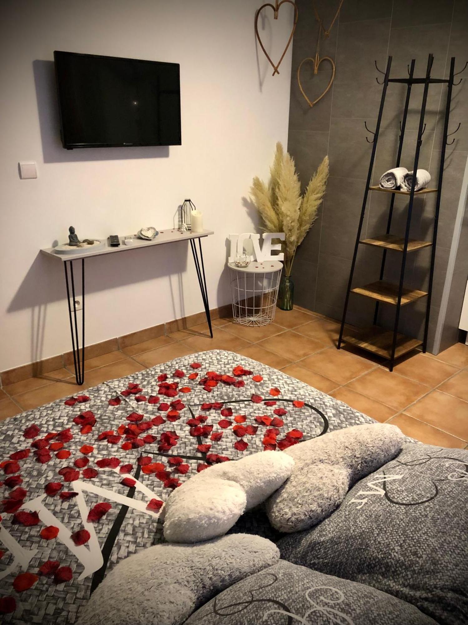 Une Pause Douceur - Suite Orchidee Eyguières Exterior foto